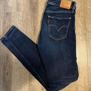 Women’s Levi Skinny Jeans